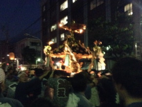 アーサーの講師Ｂが浅草三社祭でお神輿を担ぎました