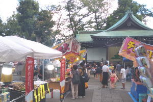 鷺宮八幡神社の例大祭の屋台ーアーサー外語学院